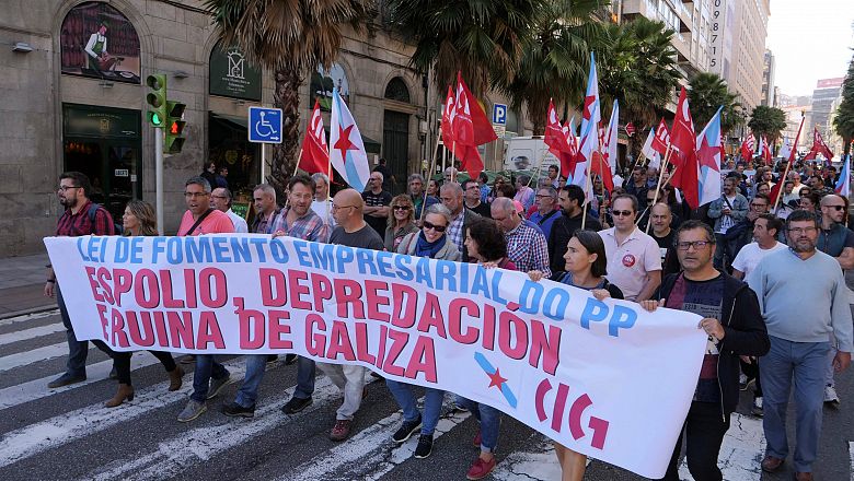 17-10-03 ManifaAsembleaLeiFomentoEmpresarialVigo01.jpg